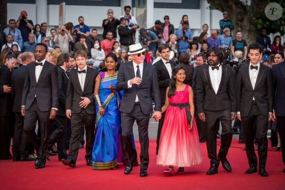 Marc Zinga, Vincent Rottiers, Kalieaswari Srinivasan, Jacques Audiard, Claudine Vinasithamby, Jesuthasan Antonythasan - Montée des marches du film "Dheepan" lors du 68e Festival International du Film de Cannes le 21 mai 2015