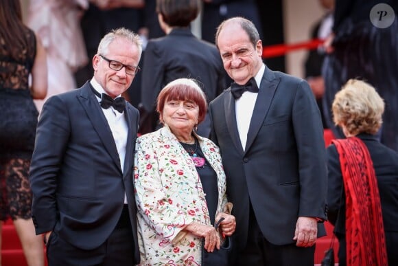 Thierry Frémaux, Agnès Varda, Pierre Lescure - Montée des marches du film "Dheepan" lors du 68e Festival International du Film de Cannes le 21 mai 2015