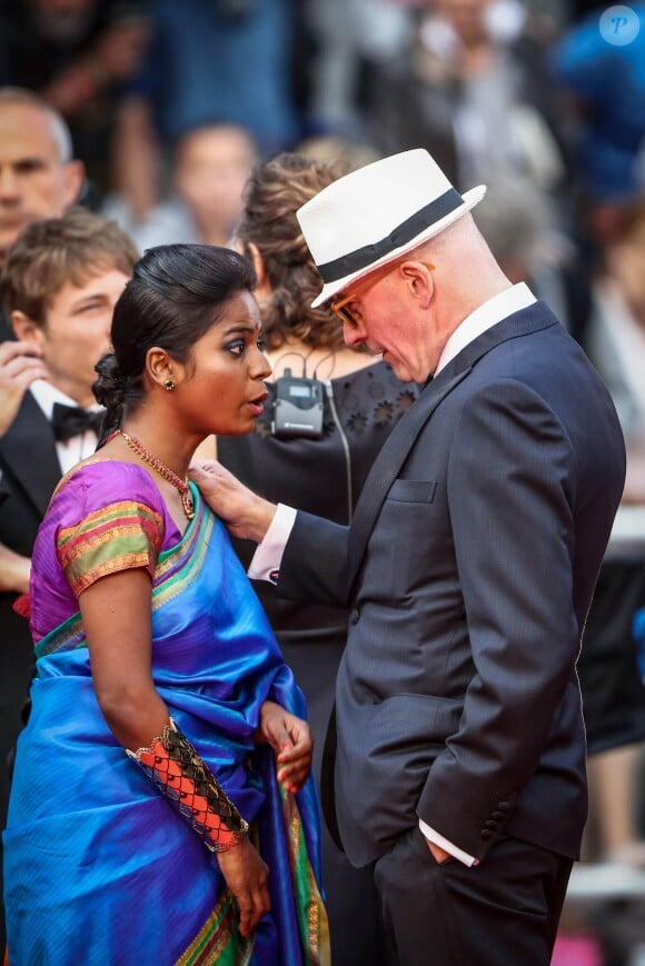 Kalieaswari Srinivasan, Jacques Audiard - Montée des marches du film "Dheepan" lors du 68e Festival International du Film de Cannes le 21 mai 2015