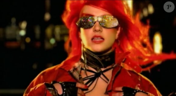 Britney Spears dans le clip Toxic, sorti en 2004.