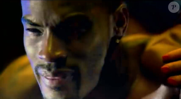 Tyson Beckford dans le clip Toxic, sorti en 2004.