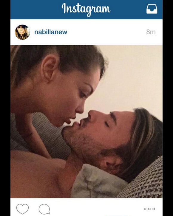 Nabilla a publié une photo d'elle au lit avec Thomas sur Instagram, samedi 23 mai à 15h42.