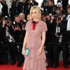 Sienna Miller - Montée des marches du film "Macbeth" lors du 68e Festival International du Film de Cannes, le 23 mai 2015.