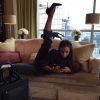 Victoria Beckham, détendue dans sa chambre d'hôtel à Singapour. Photo publiée le 16 mai 2015.