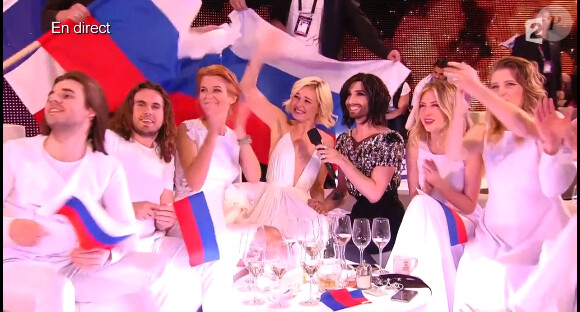 Conchita Wurst et la candidate russe lors de l'Eurovision 2015, en direct depuis Vienne le 23 mai.