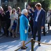 Le prince Harry présentant son jardin Sentebale à sa grand-mère la reine Elizabeth II au Chelsea Flower Show le 18 mai 2015