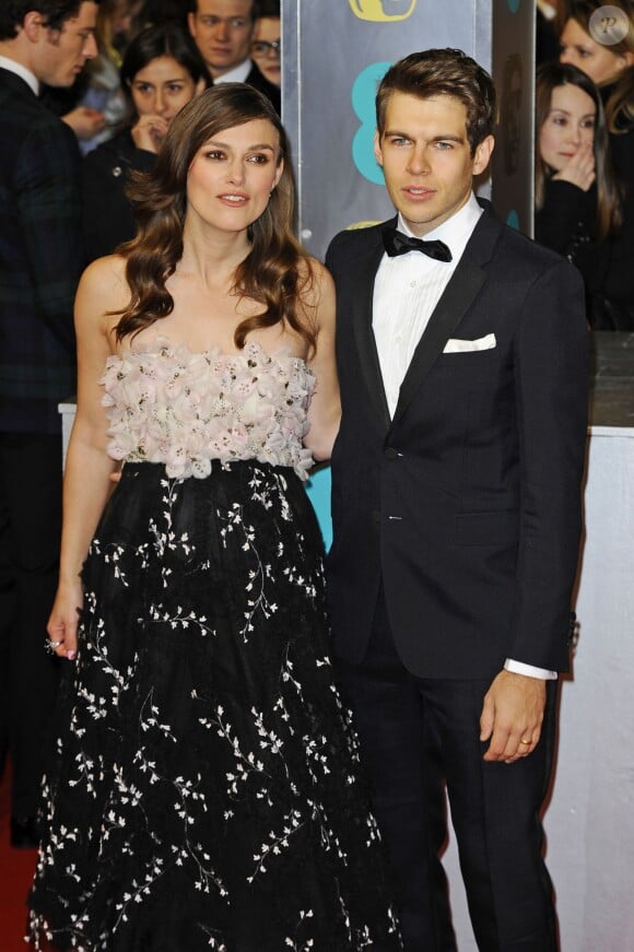 Keira Knightley enceinte et son mari James Righton - Arrivée des people à la cérémonie des British Academy Film Awards 2015 au Royal Opera House à Londres le 8 février 2015. L'actrice vient de donner naissance à son premier enfant.