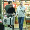Exclusif - Nicole Richie et sa belle soeur Cameron Diaz font des courses ensemble dans un supermarché Le 09 Mai 2015