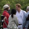 Le prince Harry rencontre Samuel L. Jackson lors de l'Audi Polo Challenge à Ascot, le 30 mai 2015.