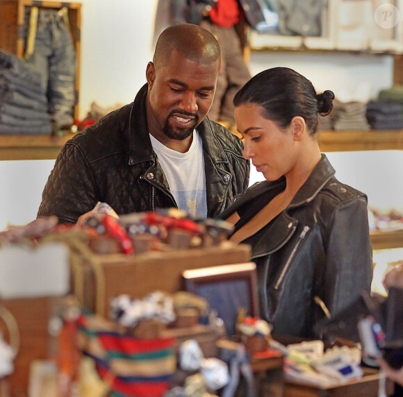 Kim Kardashian et Kanye West font du shopping dans la boutique pour enfants Trico Field, à SoHo. New York, le 1er juin 2015.