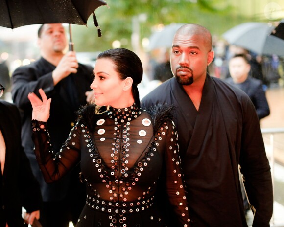 Kim Kardashian et Kanye West arrivent à l'Alice Tully Hall, au Lincoln Center, pour assister aux CFDA Fashion Awards 2015. New York, le 1er juin 2015.