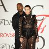 Kim Kardashian, enceinte, et Kanye West assistent aux CFDA Fashion Awards 2015 à l'Alice Tully Hall, au Lincoln Center. New York, le 1er juin 2015.
