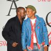 Kanye West et Pharrell Williams assistent aux CFDA Fashion Awards 2015 à l'Alice Tully Hall, au Lincoln Center. New York, le 1er juin 2015.