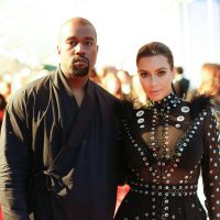 Kim Kardashian, enceinte, et Kanye West : Couple radieux aux Oscars de la mode