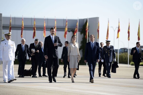 Le roi Felipe VI et la reine Letizia d'Espagne ont décollé de Madrid le 2 juin 2015 au terme d'une cérémonie solennelle pour effectuer leur visite d'Etat en France.
