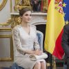 La reine Letizia d'Espagne à l'Elysée le 2 juin 2015, accueillie avec son mari le roi Felipe VI par le président François Hollande pour leur visite d'Etat de trois jours.
