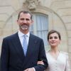 Le roi Felipe VI et la reine Letizia d'Espagne, deux mois après leur venue avortée du fait du crash de la Germanwings, ont été reçus à l'Elysée par le président de la République François Hollande, secondé par son ex-compagne la ministre de l'Ecologie Ségolène Royal, le 2 juin 2015 à Paris, à leur arrivée pour leur visite d'Etat de trois jours.