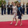 Letizia d'Espagne accompagnée par Ségolène Royal, à l'Elysée. Le roi Felipe VI et la reine Letizia d'Espagne ont été reçus à l'Elysée par le président de la République François Hollande, secondé par son ex-compagne la ministre de l'Ecologie Ségolène Royal, le 2 juin 2015 à Paris, à leur arrivée pour leur visite d'Etat de trois jours.