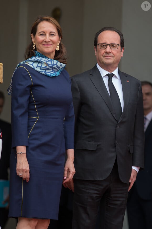 Ségolène Royal et François Hollande sur le perron de l'Elysée pour la réception de Felipe VI et Letizia d'Espagne. Le roi Felipe VI et la reine Letizia d'Espagne ont été reçus à l'Elysée par le président de la République François Hollande, secondé par son ex-compagne la ministre de l'Ecologie Ségolène Royal, le 2 juin 2015 à Paris, à leur arrivée pour leur visite d'Etat de trois jours.