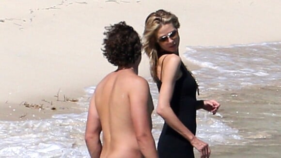 Heidi Klum au soleil : Pause amoureuse sur la plage avec son Vito