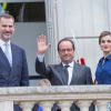 La reine Letizia d'Espagne, superbe en Carolina Herrera, et le roi Felipe VI visitaient avec François Hollande et Fleur Pellerin l'exposition Velazquez et le triomphe de la peinture espagnole, au Grand Palais à Paris, le 2 juin 2015, au premier jour de leur visite d'Etat en France.