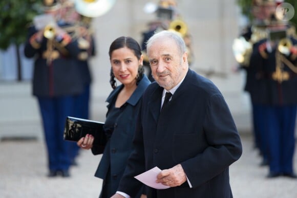 Jean-Claude Carrière et sa femme Nahal Tajadod arrivant à l'Elysée le 2 juin 2015 pour le dîner officiel organisé en l'honneur de la visite d'Etat du roi Felipe VI et de la reine Letizia d'Espagne.