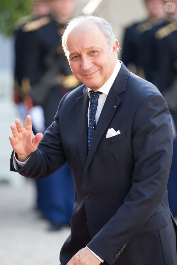 Laurent Fabius arrivant à l'Elysée le 2 juin 2015 pour le dîner officiel organisé en l'honneur de la visite d'Etat du roi Felipe VI et de la reine Letizia d'Espagne.