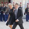 Emmanuel Macron et sa femme Brigitte Trogneux arrivant à l'Elysée le 2 juin 2015 pour le dîner officiel organisé en l'honneur de la visite d'Etat du roi Felipe VI et de la reine Letizia d'Espagne.