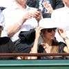 Patrick Bruel et sa compagne Caroline Nielsen lors du tournoi de tennis de Roland-Garros à Paris le 3 juin 2015