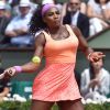 Serena Williams lors des Internationaux de France de tennis de Roland Garros à Paris le 3 juin 2015. Serena Williams s'est qualifiée sans problème pour les demi-finales de Roland-Garros. Sara Errani, pourtant 17e mondiale et finaliste en 2012, n'a rien pu faire pour l'en empêcher (6-1, 6-3). 