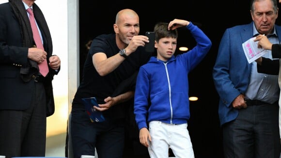 Zinédine Zidane: Tendre complicité avec son fils Elyaz devant des Bleus humiliés