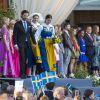 Le prince Carl Philip de Suède et sa fiancée Sofia Hellqvist avec la famille royale à Skansen lors de la Fête nationale le 6 juin 2015 à Stockholm.