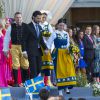 Le prince Carl Philip de Suède et sa fiancée Sofia Hellqvist avec la famille royale à Skansen lors de la Fête nationale le 6 juin 2015 à Stockholm.
