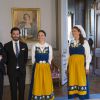 Le prince Carl Philip, Sofia Hellqvist et la princesse Madeleine, enceinte, lors de la séance photo de la famille royale de Suède au palais à Stockholm pour la réception de la Fête nationale le 6 juin 2015.