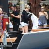 Enterrement de vie de jeune fille de Nicky Hilton avec sa soeur Paris Hilton et des amis sur un bateau à Miami, le 6 juin 2015. 