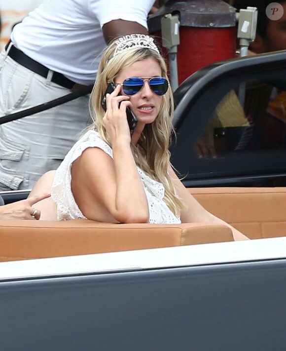 Enterrement de vie de jeune fille de Nicky Hilton avec sa soeur Paris Hilton et des amis sur un bateau à Miami, le 6 juin 2015. i