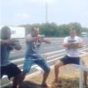 Ali Williams, Carly Hayman, Neemia Tialata, Chris Masoe et Byron Kelleher entament un Haka émouvant en l'honneur de leur ancien coéquipier Jerry Collins, sur les lieux de l'accident où il a trouvé la mort avec son épouse le 5 juin 2015