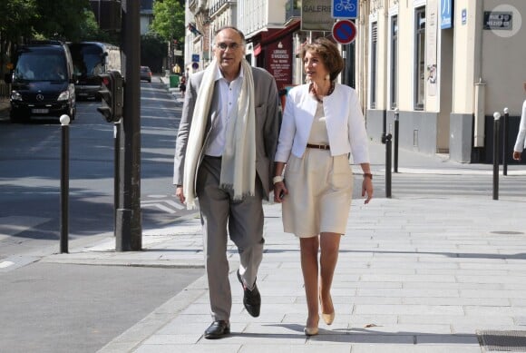 Marisol Touraine et son mari Michel Reveyrand de Menthon - Arrivées au mariage de Pierre Moscovici et Anne-Michelle Bastéri à la mairie du VIème arrondissement à Paris. Le 13 juin 2015