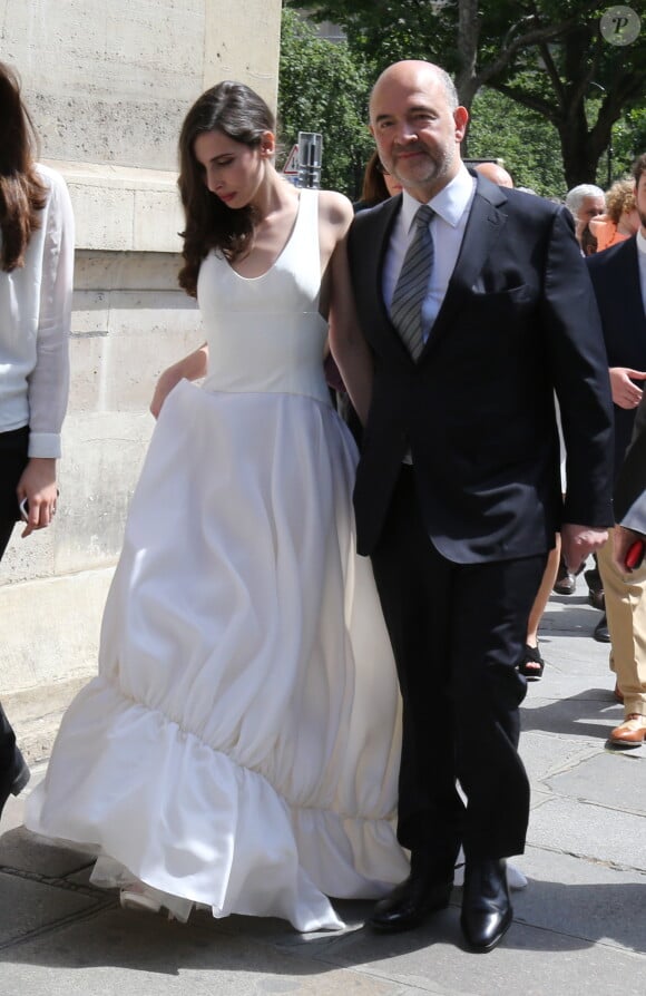 Arrivées au mariage de Pierre Moscovici et Anne-Michelle Bastéri à la mairie du VIème arrondissement à Paris le 13 juin 2015