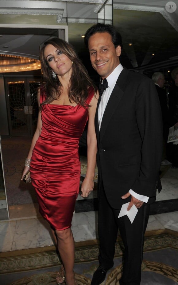 Liz Hurley et Arun Nayar -20ème édition des Cartier Racing Awards au Dorchester Hotel Ballroom, de Londres le 17 novembre 2010 