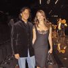 Liz Hurley et Arun Nayar - Défilé Dolce & Gabbana Printemps/été 2006 à Milan, le 29 septembre 2005