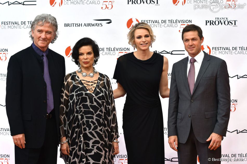 La princesse Charlene de Monaco entourée de Bianca Jagger et Eric Close lors de la soirée d&#039;ouverture du 55e Festival international de télévision de Monte-Carlo, le 13 juin 2015 au Grimaldi Forum.
