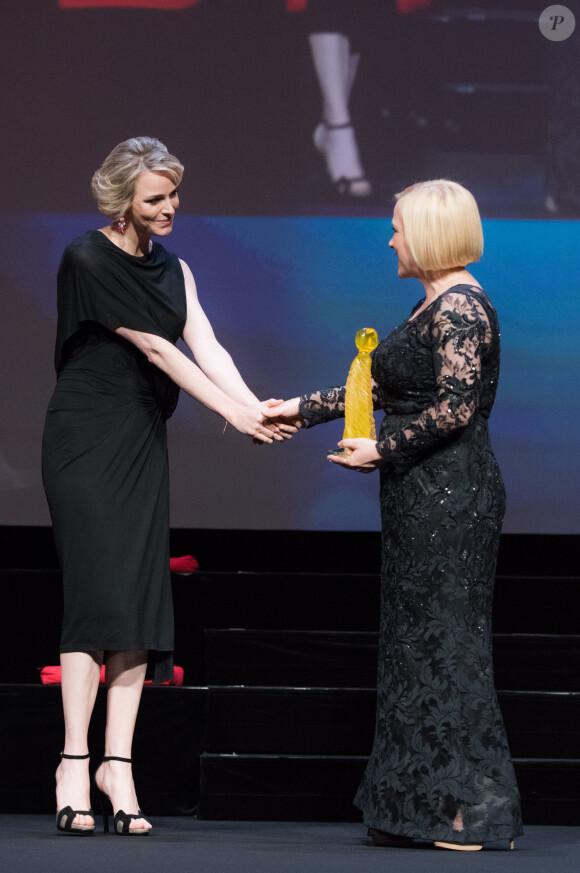 Exclusif - La princesse Charlene de Monaco a remis le prix Nymphe de cristal à Patricia Arquette lors de la soirée d'ouverture du 55e Festival international de télévision de Monte-Carlo, le 13 juin 2015 au Grimaldi Forum.