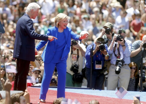 Présidentielle américaine : Hillary Clinton lance la deuxième phase de sa campagne accompagnée de son mari l'ex-président Bill Clinton à New York le 13 juin 2015.