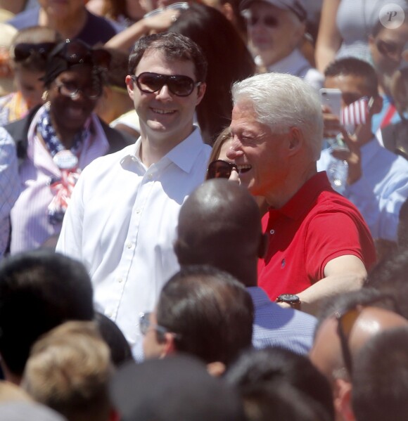 Hillary Clinton lance la deuxième phase de sa campagne accompagnée de son mari le président Bill Clinton, à New York le 13 juin 2015.