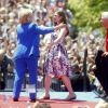 Présidentielle américaine : Hillary Clinton lance la deuxième phase de sa campagne accompagnée de son mari l'ex-président Bill Clinton et de sa fille Chelsea Clinton à New York le 13 juin 2015.