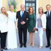 Lindsay Wagner, le prince Albert II de Monaco et sa femme la princesse Charlène de Monaco, Stefanie Powers, Bo Derek, Lee Majors - Cocktail au Palais Princier lors du 55ème Festival de Télévision de Monte-Carlo, le 17 juin 2015.  