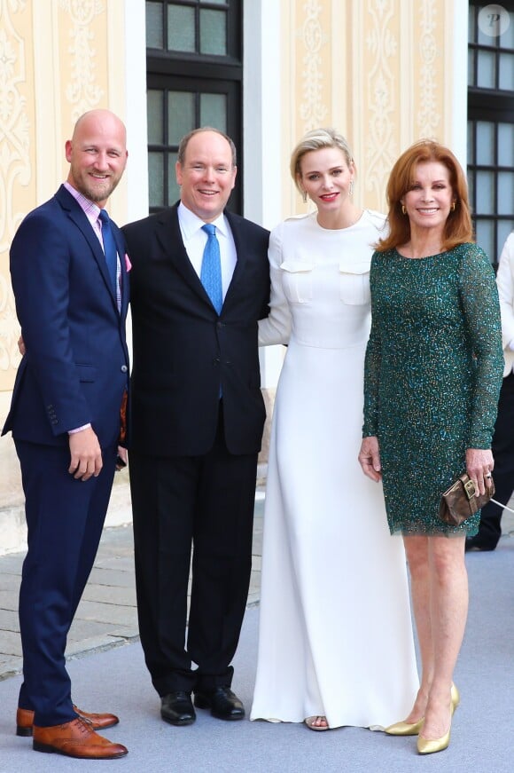 Le prince Albert II de Monaco et sa femme la princesse Charlène de Monaco, Stefanie Powers, guest - Cocktail au Palais Princier lors du 55ème Festival de Télévision de Monte-Carlo, le 17 juin 2015.  