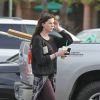 Ireland Baldwin s'arrête chez Starbucks à Malibu, Los Angeles, le 5 mai 2015