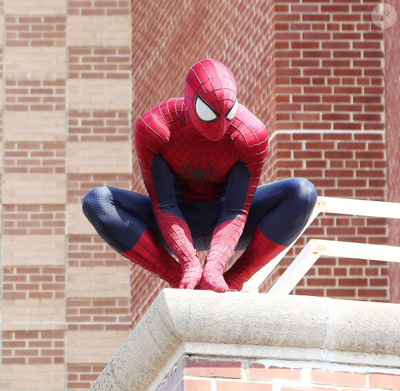 Spider-Man pendant le 'Be Amazing Volunteer Day' dans le Queens, New York, le 24 avril 2014.